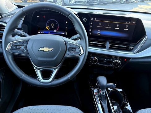 Used 2025 Chevrolet Trax LT w/ Driver Confidence Package image 15