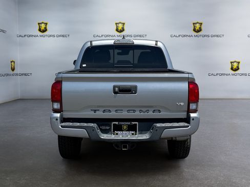 Used 2018 Toyota Tacoma TRD Sport w/ Technology Package RWD image 4