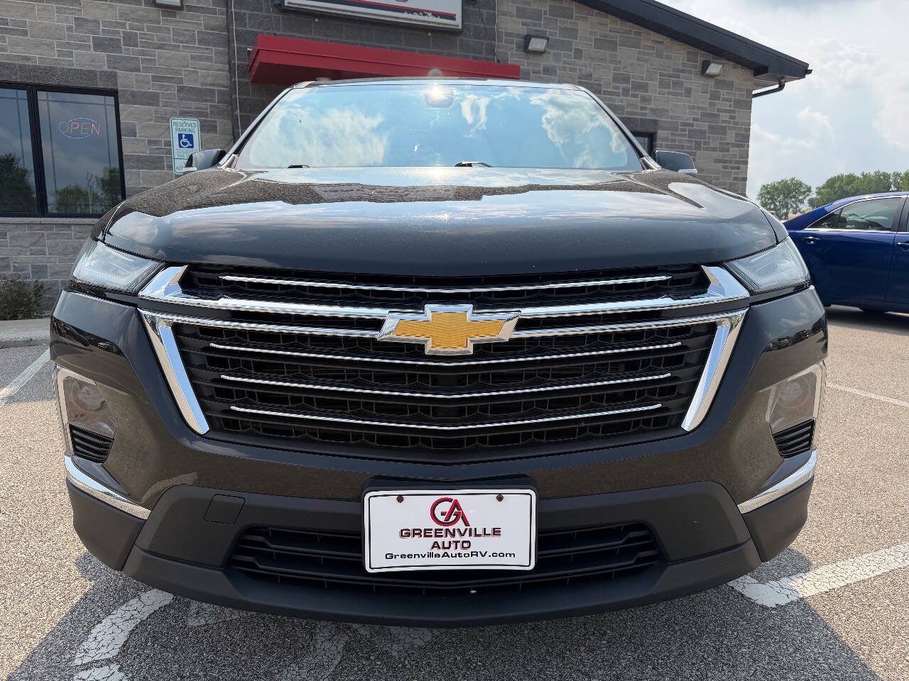 Used 2023 Chevrolet Traverse LT AWD/4WD image 2