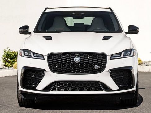 Used 2024 Jaguar F-PACE SVR AWD/4WD image 3