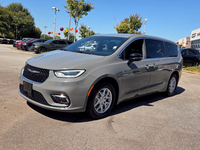 Used 2025 Chrysler Pacifica Select FWD image 4