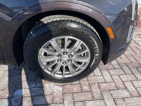 Used 2017 Cadillac XT5 Luxury w/ Driver Awareness Package image 6