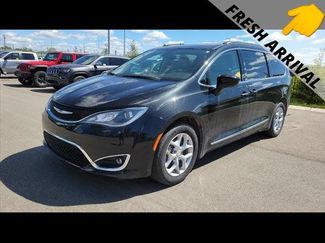 Used 2017 Chrysler Pacifica Touring-L w/ Tire & Wheel Group FWD video 1
