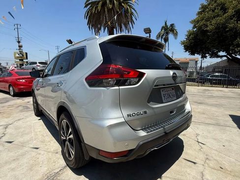 Used 2019 Nissan Rogue SV w/ Premium Package image 7