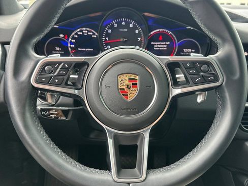 Used 2023 Porsche Cayenne Platinum Edition image 17