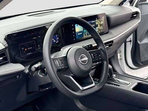 Certified 2025 Nissan Kicks SV image 4