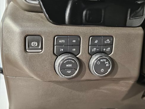 Used 2025 Chevrolet Silverado 1500 LT AWD/4WD image 25
