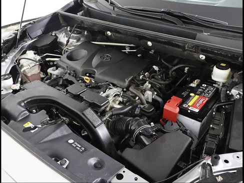 Used 2019 Toyota RAV4 LE w/ Carpet Mat Package FWD image 11