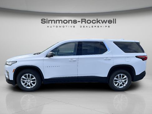 Used 2023 Chevrolet Traverse LS AWD/4WD image 2