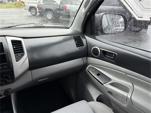 Used 2013 Toyota Tacoma 4x4 Double Cab w/ TRD Sport Pkg image 21