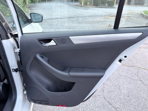 Used 2016 Volkswagen Jetta SE FWD image 23