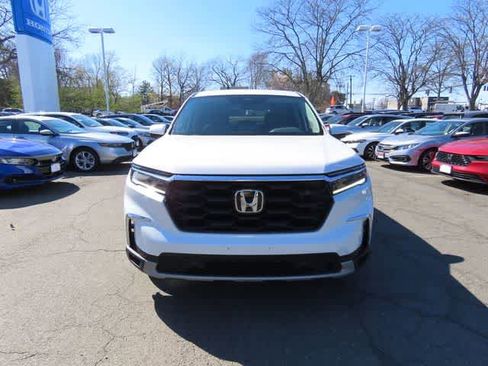 Used 2025 Honda Pilot EX-L image 6