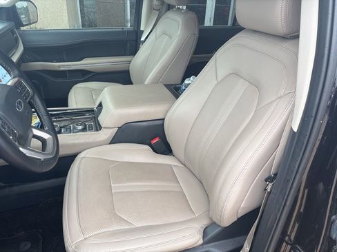 Used 2023 Ford Expedition Limited AWD/4WD image 3