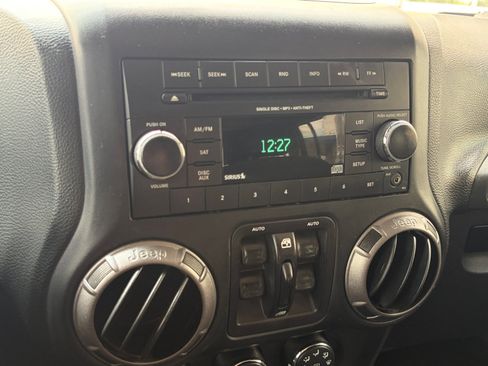 Used 2018 Jeep Wrangler Unlimited Sport S AWD/4WD image 21