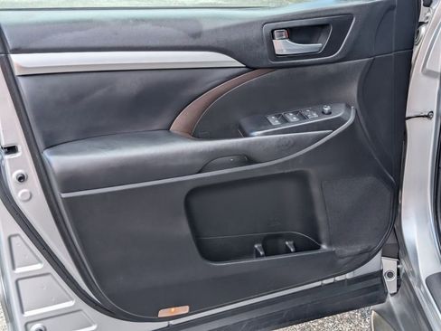 Used 2018 Toyota Highlander XLE image 14