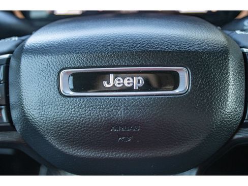 Used 2024 Jeep Grand Cherokee Laredo X w/ Luxury Tech Group I AWD/4WD image 39