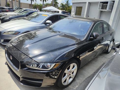 Used 2017 Jaguar XE Premium image 11