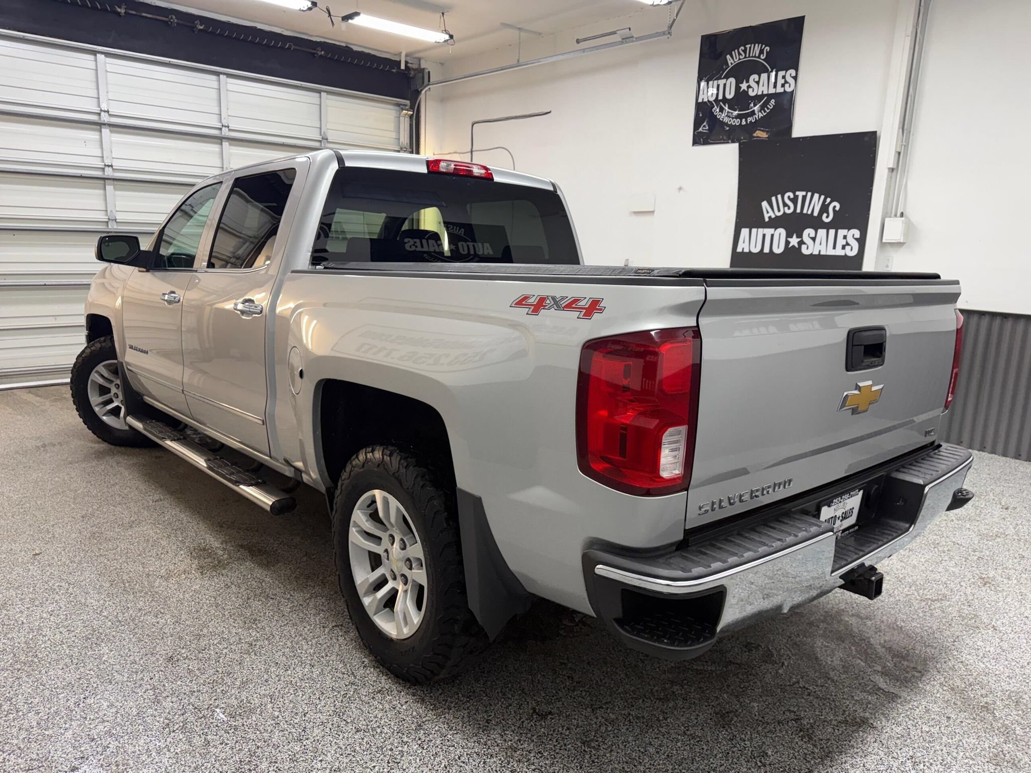 Used 2017 Chevrolet Silverado 1500 LTZ AWD/4WD image 4