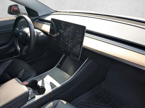 Used 2020 Tesla Model 3 Standard Range Plus image 22