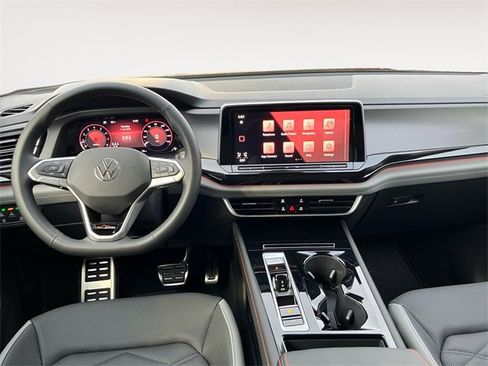 New 2025 Volkswagen Atlas Peak Edition SE image 10