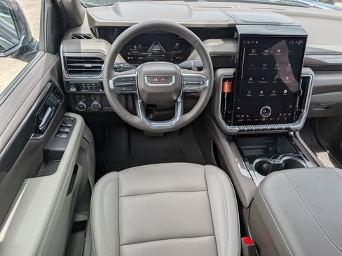 Used 2025 GMC Yukon XL Elevation w/ LPO, Illumination Package AWD/4WD image 8