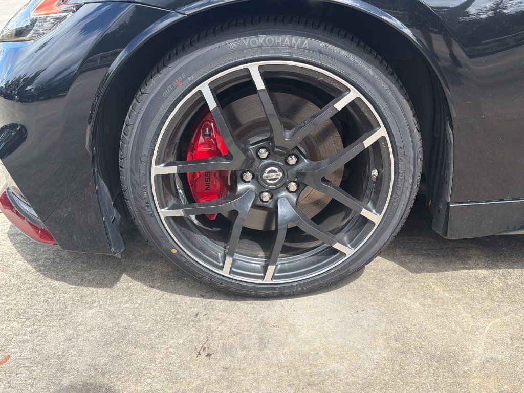 Used 2019 Nissan 370Z NISMO RWD image 11