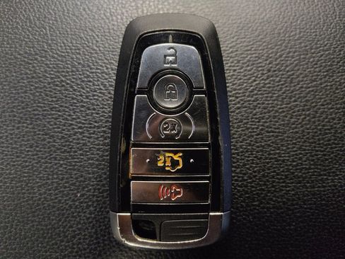 Used 2018 Ford Explorer XLT w/ Equipment Group 202A image 32