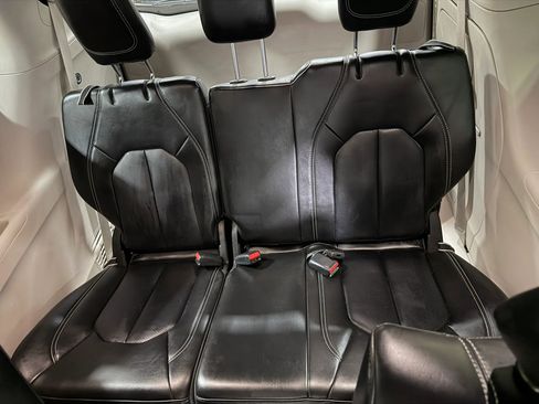 Used 2023 Chrysler Pacifica Touring-L FWD image 31