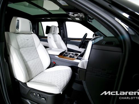 Used 2025 Cadillac Escalade Sport Platinum w/ LPO, ONYX Package AWD/4WD image 32