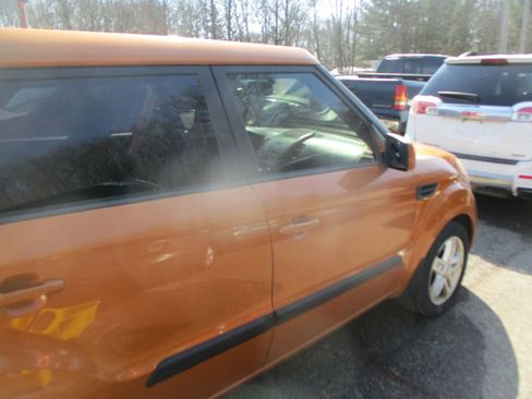 Used 2011 Kia Soul + w/ Audio Pkg image 4