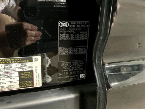 Used 2023 Land Rover Defender 130 X-Dynamic SE image 37