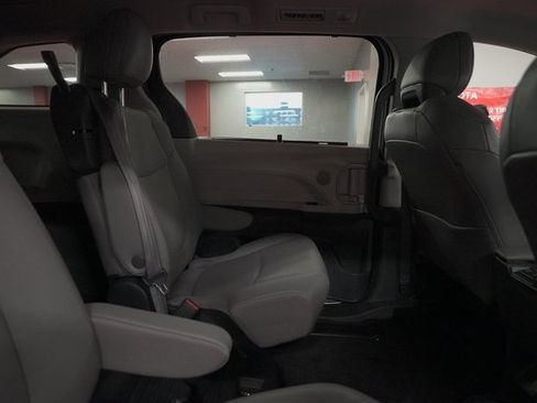 Used 2023 Toyota Sienna XLE w/ XLE Plus Package image 14