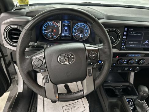 Used 2022 Toyota Tacoma TRD Sport AWD/4WD image 4