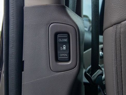 Used 2016 Honda Odyssey Touring Elite image 26