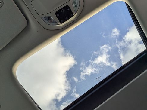 Used 2024 Chrysler Pacifica Limited image 26