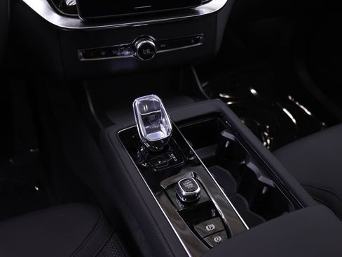New 2026 Volvo XC90 B6 Plus w/ Protection Package Premier AWD/4WD image 16