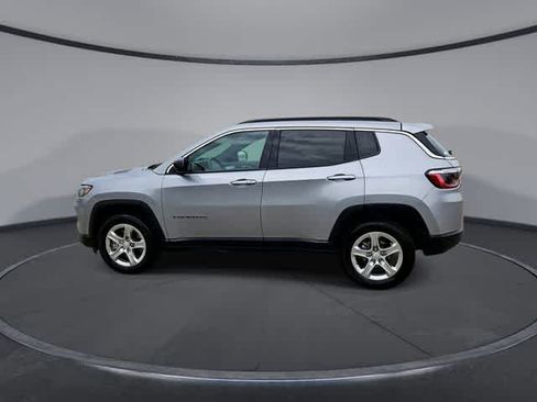 Used 2024 Jeep Compass Latitude AWD/4WD image 5