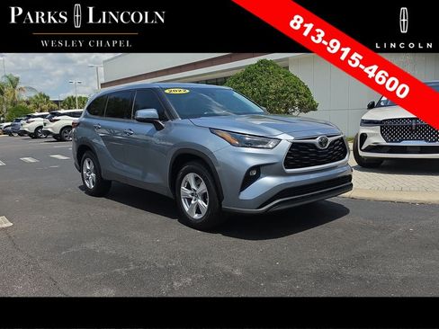 Used 2022 Toyota Highlander LE FWD image 1