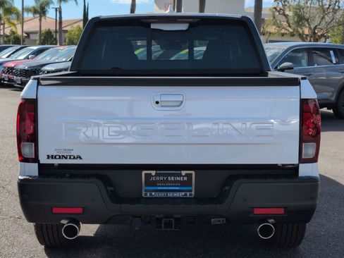 New 2026 Honda Ridgeline Black Edition image 4