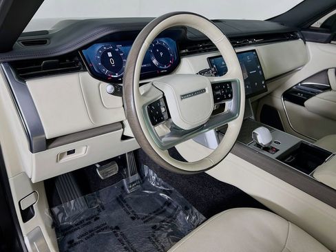 Used 2025 Land Rover Range Rover SV AWD/4WD image 9