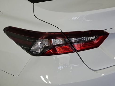 Used 2021 Toyota Camry LE FWD image 27