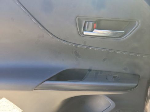 Used 2021 Toyota Venza Limited w/ Advanced Technology Package image 9