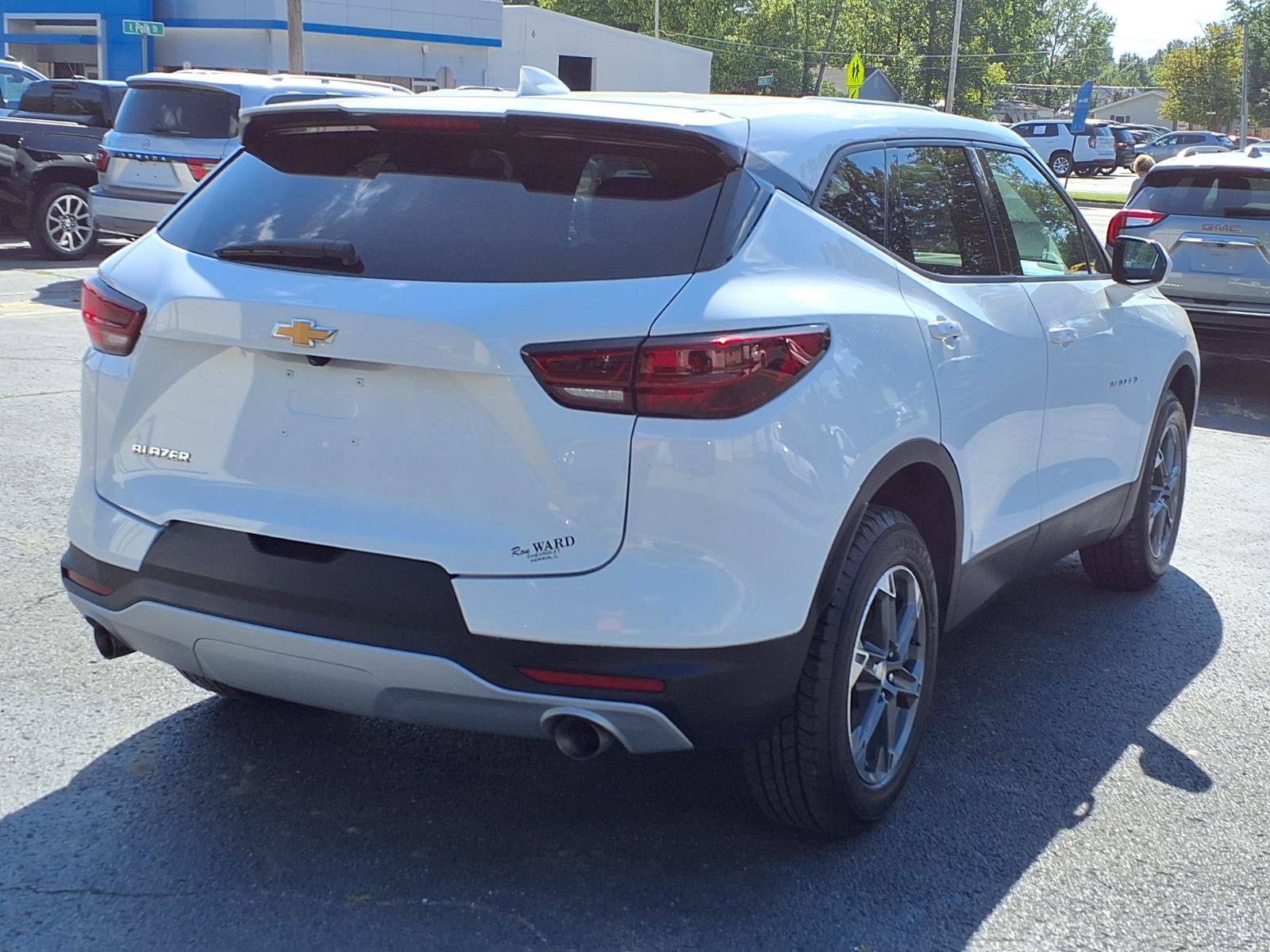 Used 2025 Chevrolet Blazer LT FWD image 2