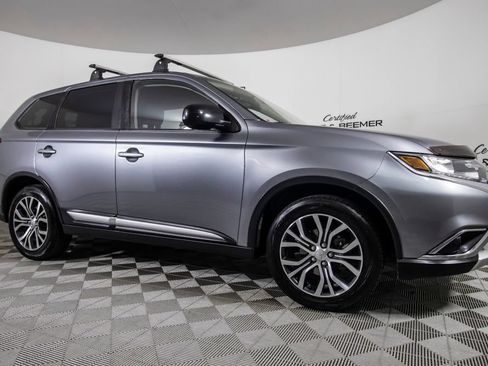 Used 2018 Mitsubishi Outlander ES FWD image 2