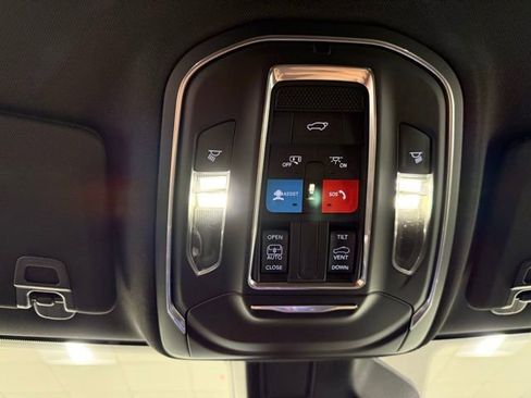 New 2025 Jeep Grand Cherokee Laredo image 21