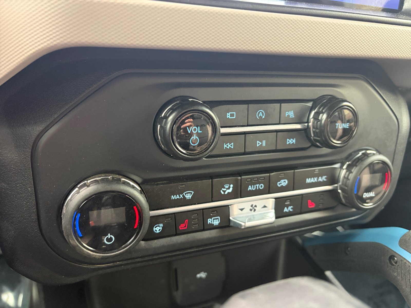 Used 2023 Ford Bronco Wildtrak AWD/4WD image 24