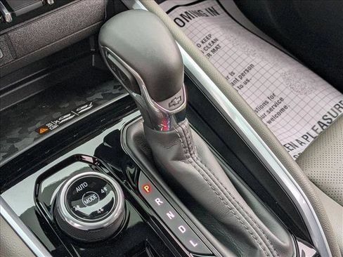 Used 2025 Chevrolet Colorado ZR2 w/ Technology Package image 12