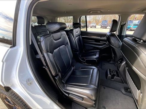 Used 2023 Jeep Grand Cherokee L Limited w/ Black Appearance Package image 24