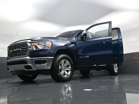 Used 2024 RAM 1500 Laramie AWD/4WD image 18