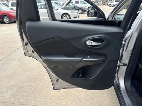 Used 2016 Jeep Cherokee Latitude w/ Safety/Convenience Group image 26